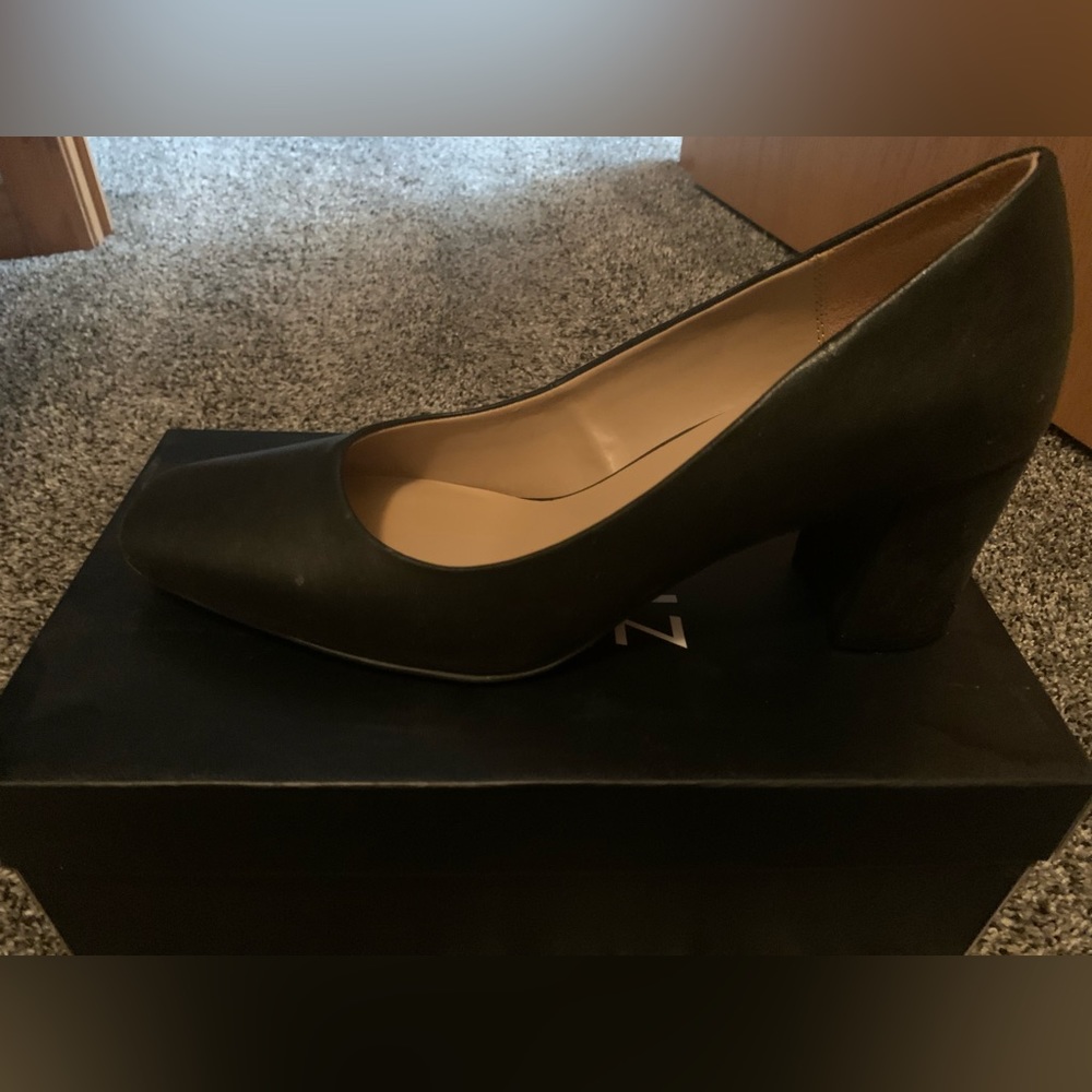 Women’s 13 Naturalizer pumps, black